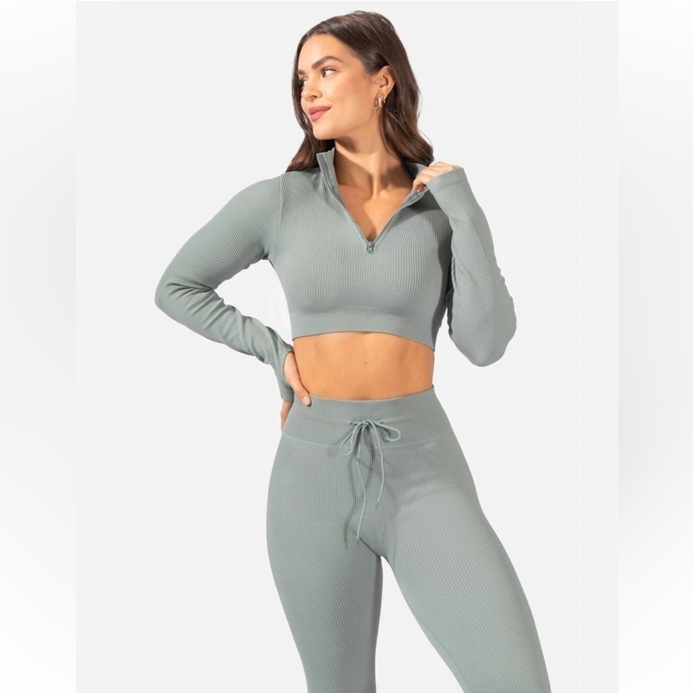 LA + IMAGE Pleated Long Sleeve Half Zipper Cropped Sweater | SIZE XS